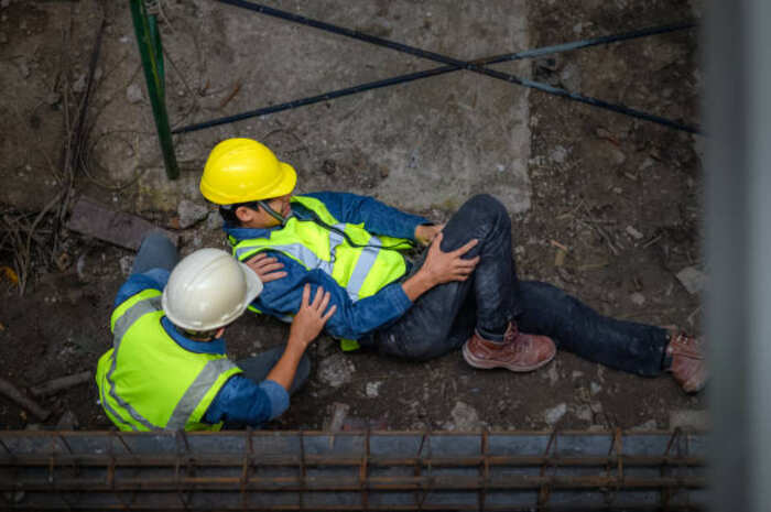 Pros and Cons of Settling a Construction Accident Claim Construction Accident Claim