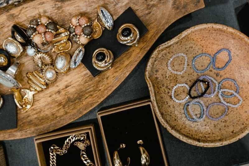 A Guide to Choosing Cremation Jewelry for Your Loved One Cremation Jewelry